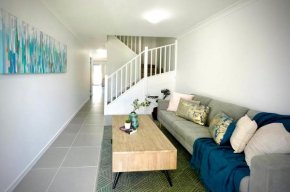 Adorable Modern 4 Br House WiFi & Parking